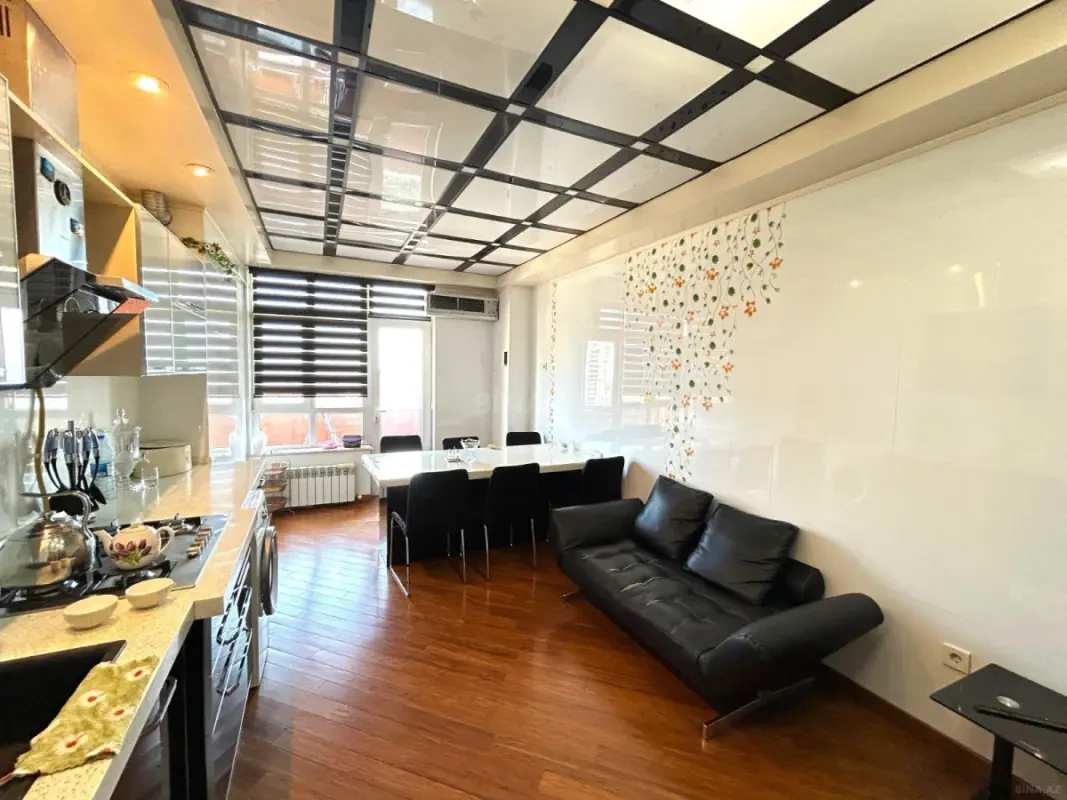 Kirayə verilir 4 otaqlı mənzil 150 m²
