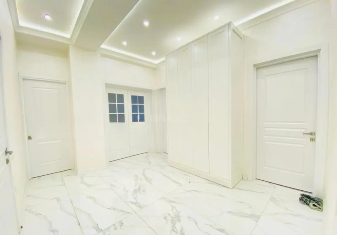 Satılır 3 otaqlı mənzil 130 m²