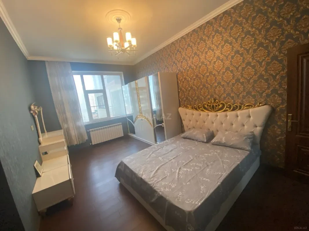 Satılır 4 otaqlı mənzil 169 m²