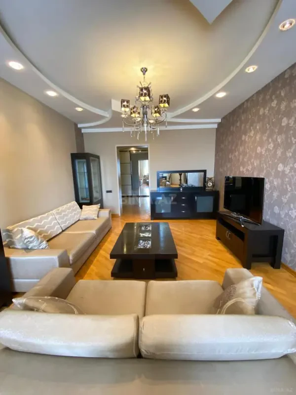 Kirayə verilir 3 otaqlı mənzil 150 m²