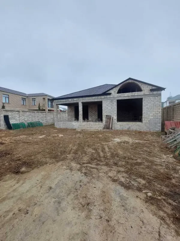 Satılır 5 otaqlı həyət evi 250 m²