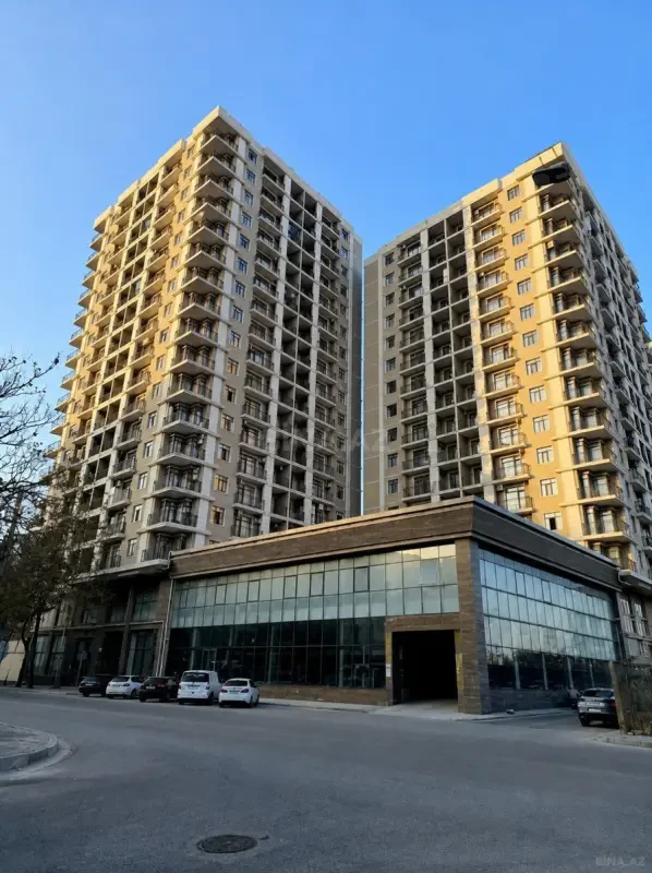 Satılır 4 otaqlı mənzil 184 m²