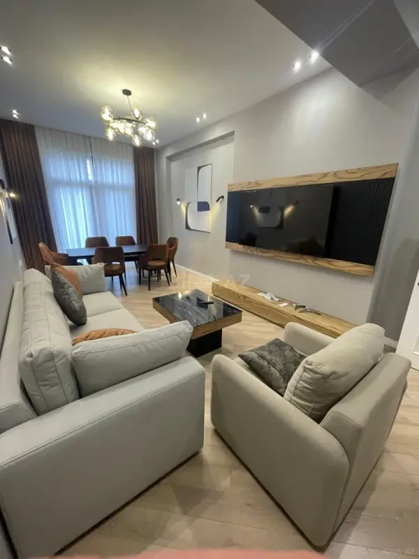 Kirayə verilir 2 otaqlı mənzil 110 m²