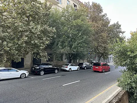 Kirayə verilir obyekt 90 m² — Bakı 90.00 m²