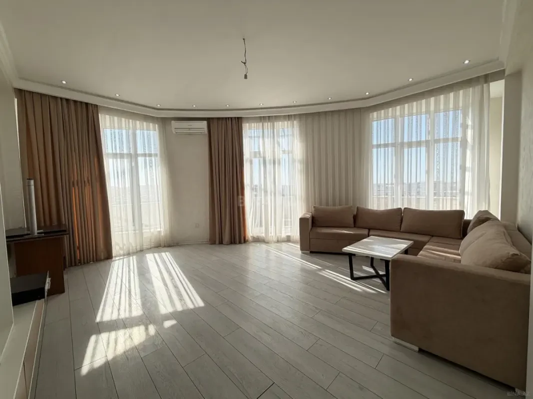 Satılır 3 otaqlı mənzil 130 m²