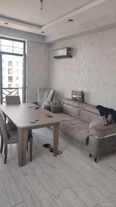 Kirayə verilir 2 otaqlı mənzil 78 m²