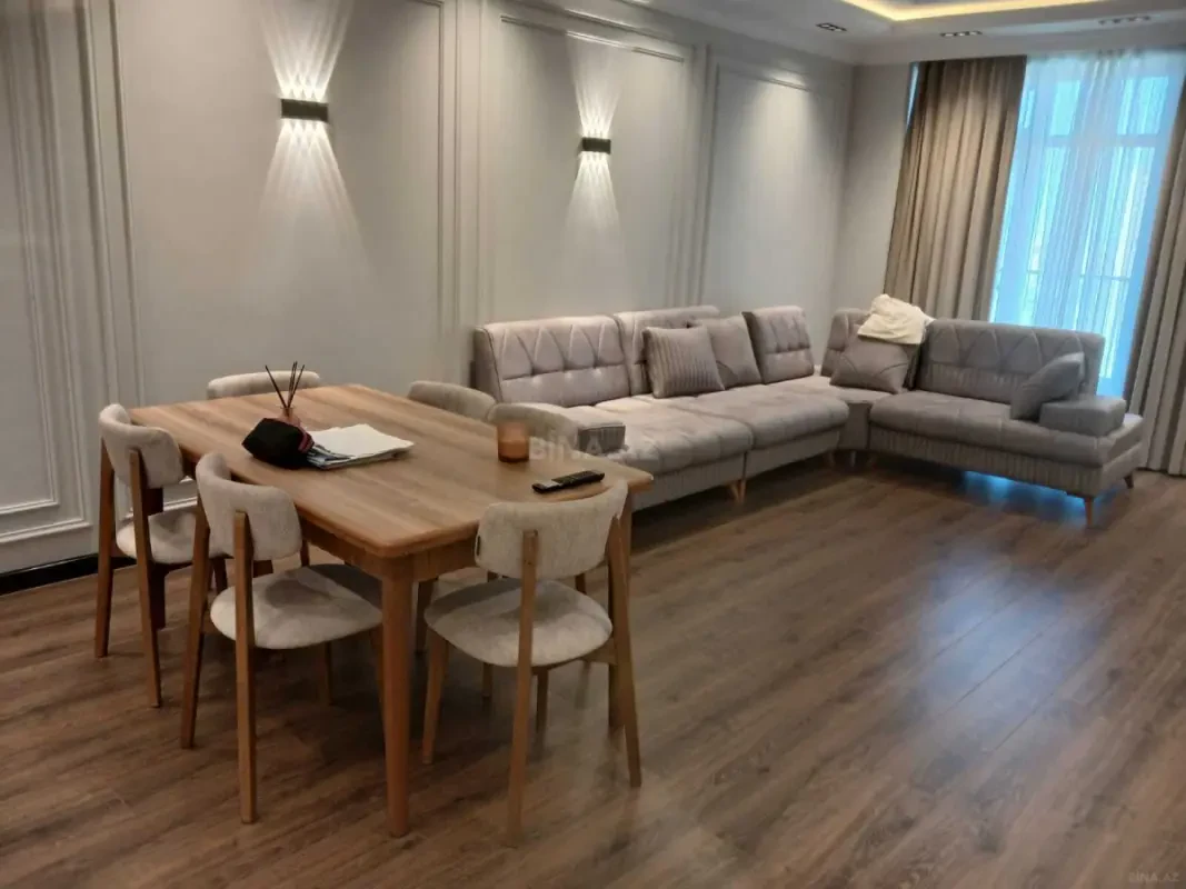 Kirayə verilir 2 otaqlı mənzil 105 m²