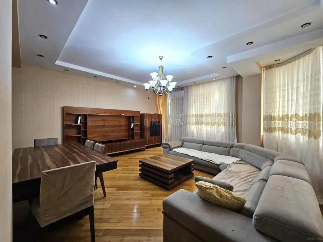 Satılır 4 otaqlı mənzil 165 m²