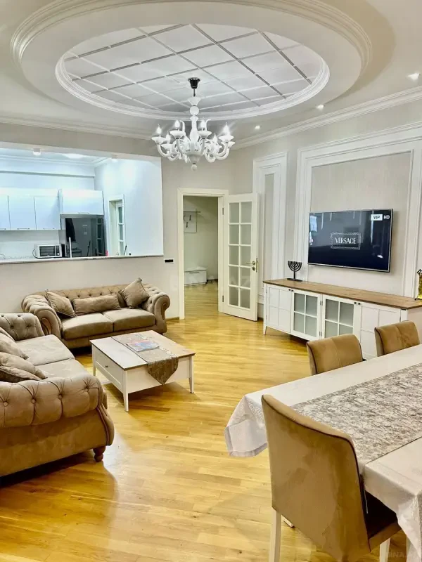 Kirayə verilir 3 otaqlı mənzil 125 m²