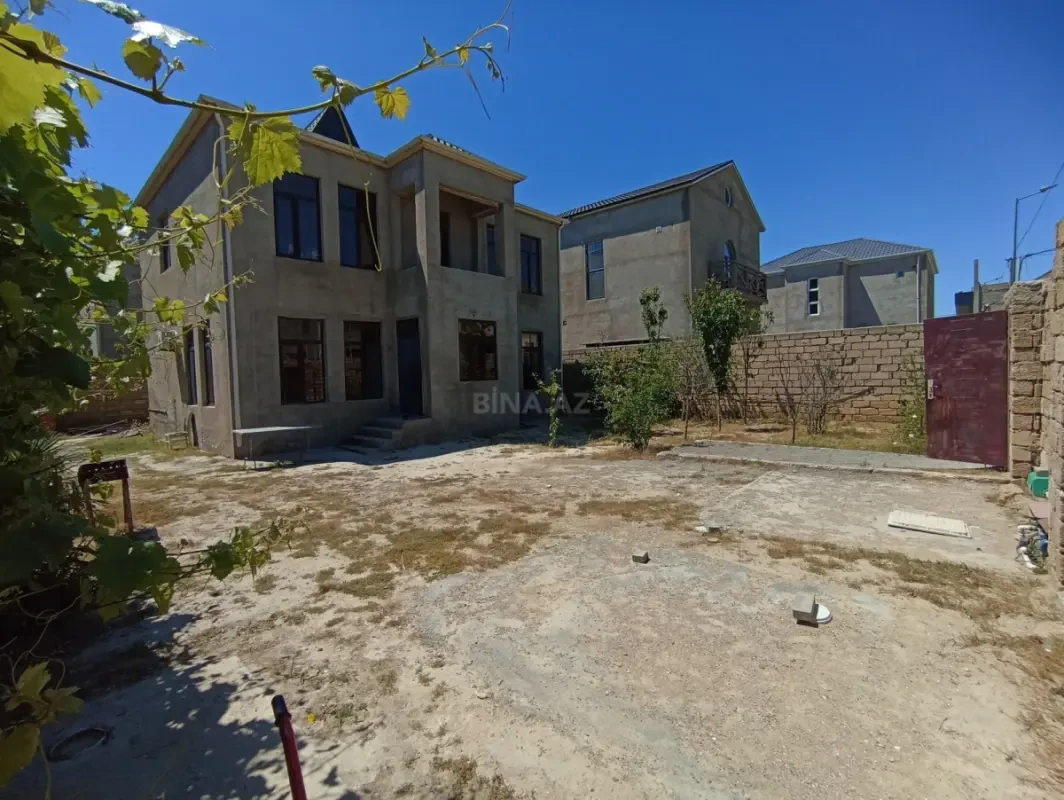Satılır 5 otaqlı həyət evi 190 m²