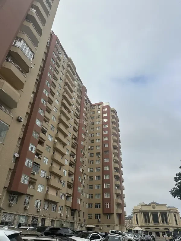 Satılır 3 otaqlı mənzil 155 m²