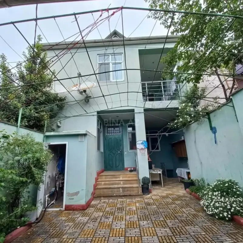 Satılır 5 otaqlı həyət evi 300 m²