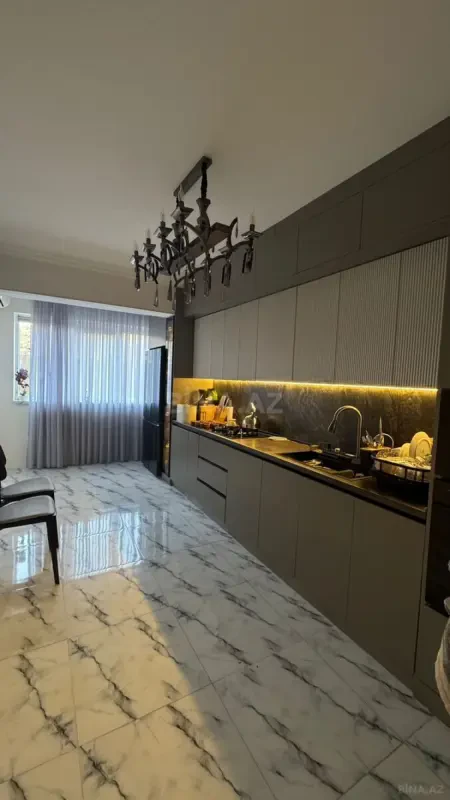 Satılır 3 otaqlı mənzil 136 m²