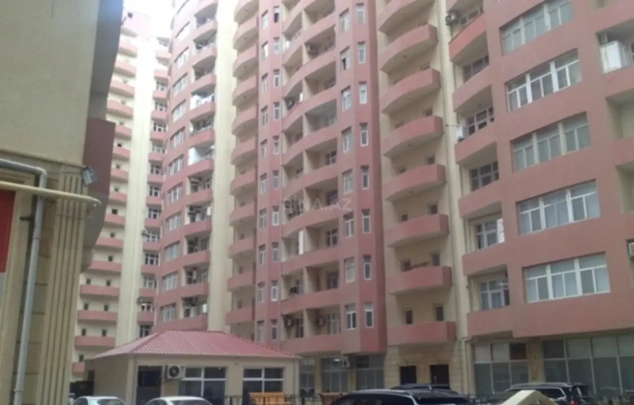 Satılır 4 otaqlı mənzil 178 m²