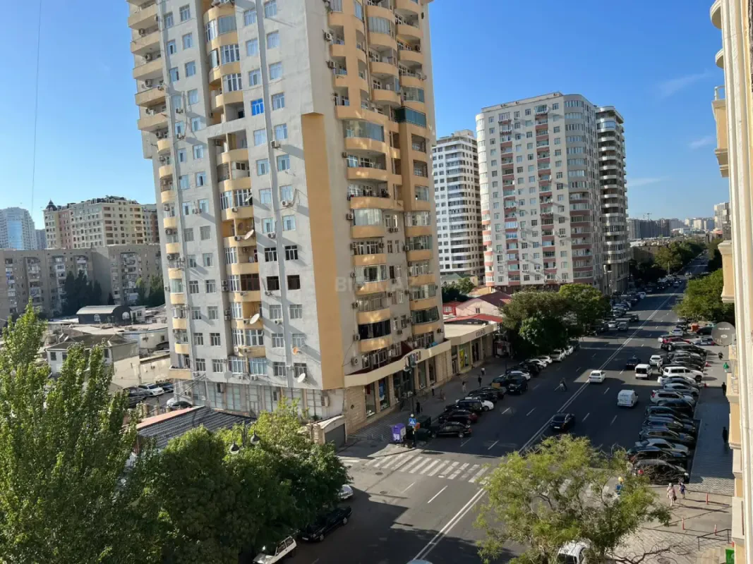 Satılır 3 otaqlı mənzil 150 m²