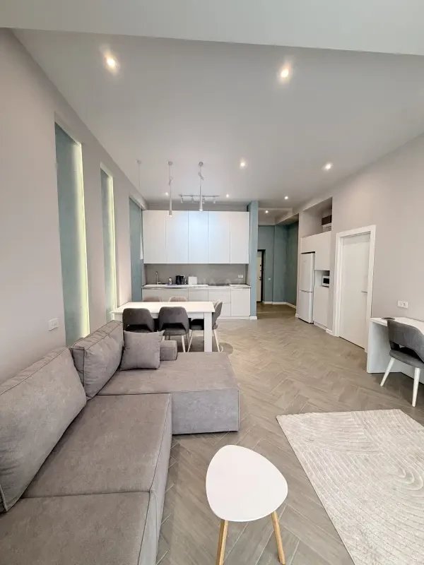 Satılır 2 otaqlı mənzil 76 m²