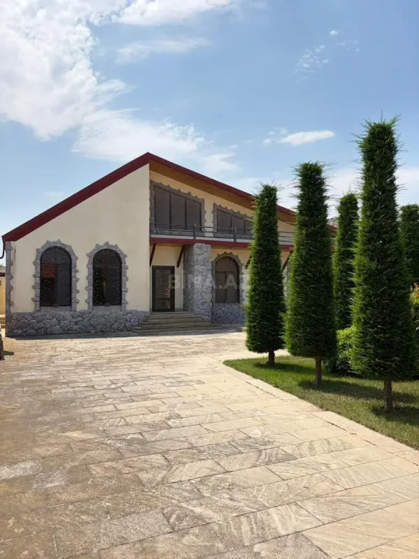 Satılır 5 otaqlı həyət evi 200 m²