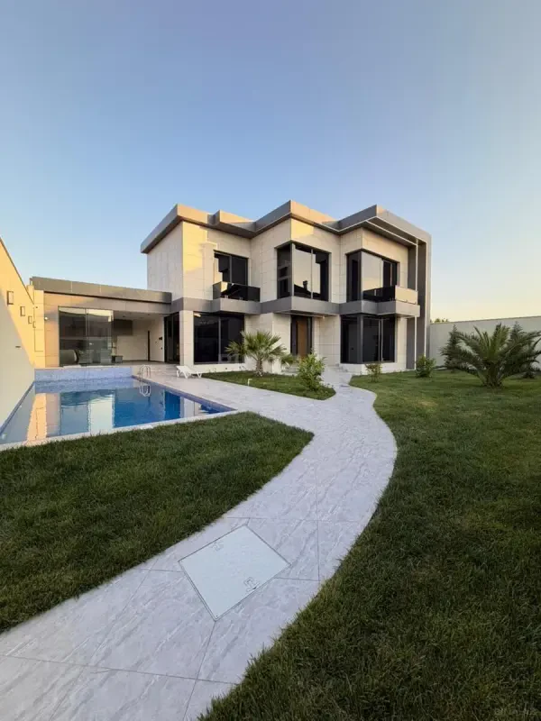 Satılır 5 otaqlı həyət evi 300 m²