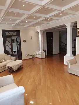 Kirayə verilir 7 otaqlı həyət evi 700 m² — Bakı, Nəsimi 7 otaq 700.00 m²