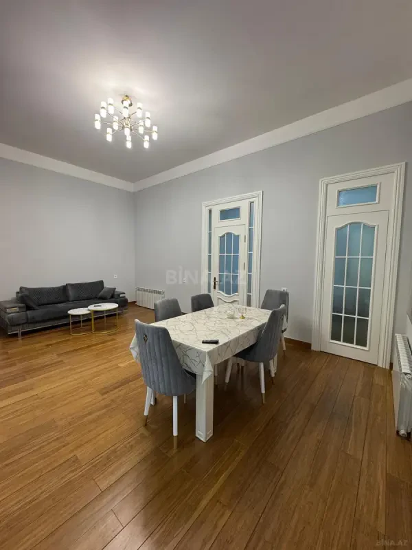 Kirayə verilir 2 otaqlı mənzil 80 m²