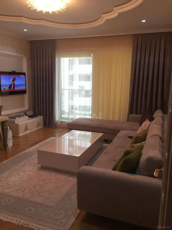 Kirayə verilir 3 otaqlı mənzil 114 m²