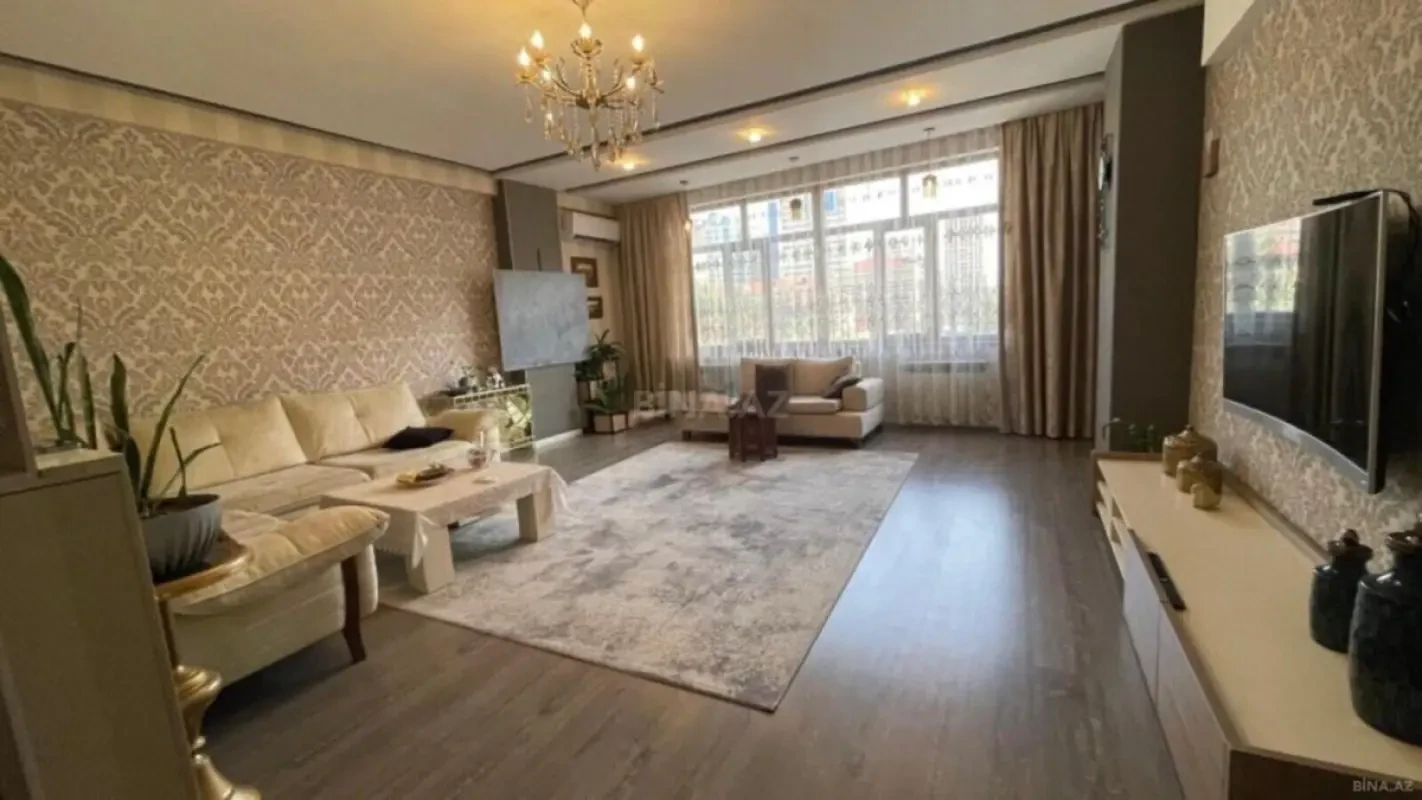 Satılır 3 otaqlı mənzil 137 m²