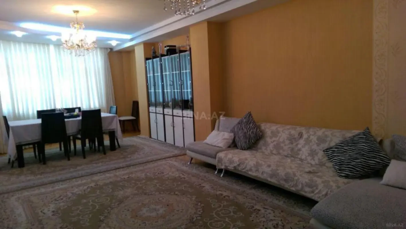 Satılır 3 otaqlı mənzil 180 m²