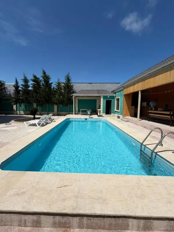 Kirayə verilir 7 otaqlı həyət evi 300 m²