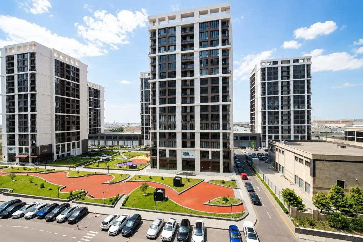 Satılır 4 otaqlı mənzil 202 m²