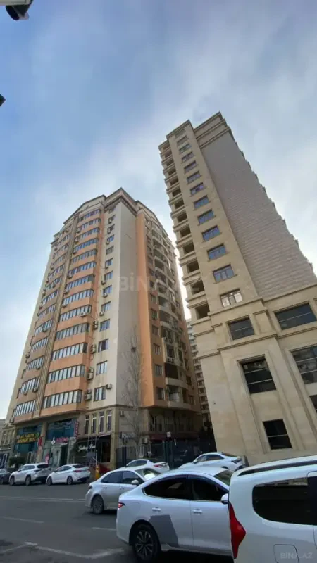 Kirayə verilir 4 otaqlı mənzil 220 m²