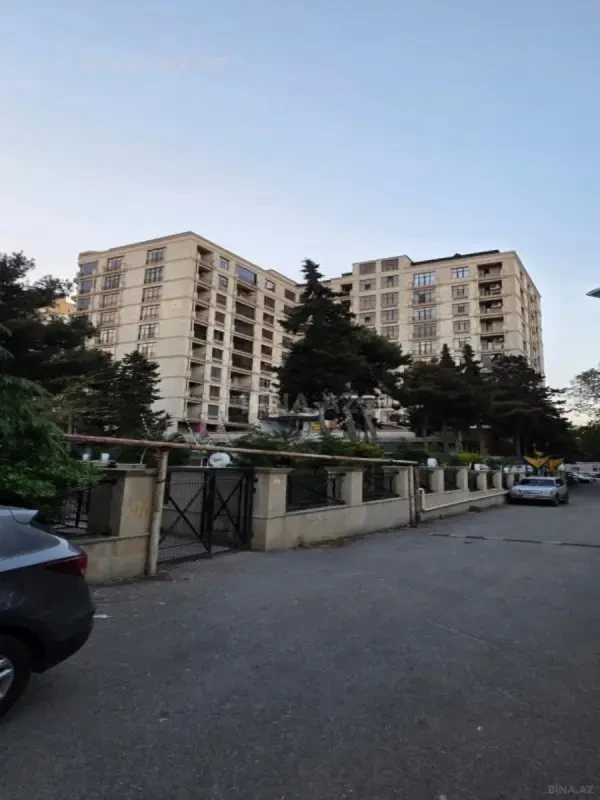 Satılır 3 otaqlı mənzil 180 m²