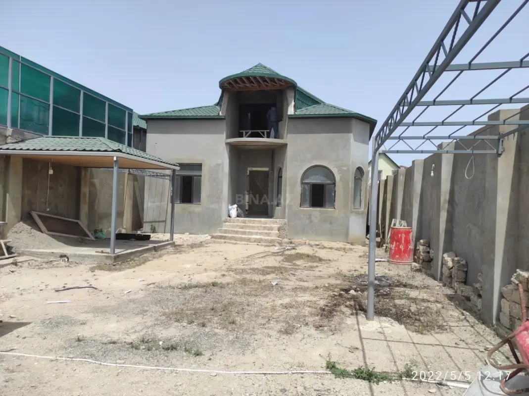 Satılır 6 otaqlı həyət evi 200 m²