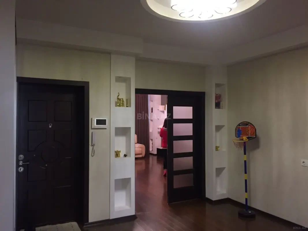 Satılır 4 otaqlı mənzil 165 m²