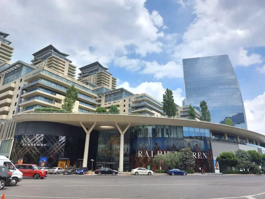 Kirayə verilir 3 otaqlı mənzil 134 m²