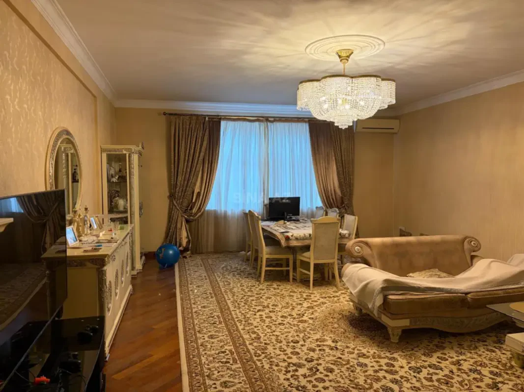 Satılır 3 otaqlı mənzil 169 m²