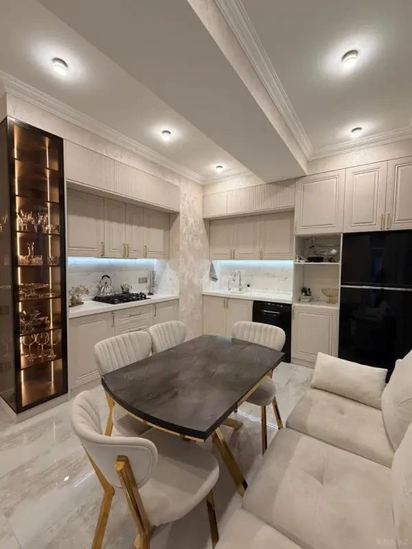 Satılır 3 otaqlı mənzil 138 m²