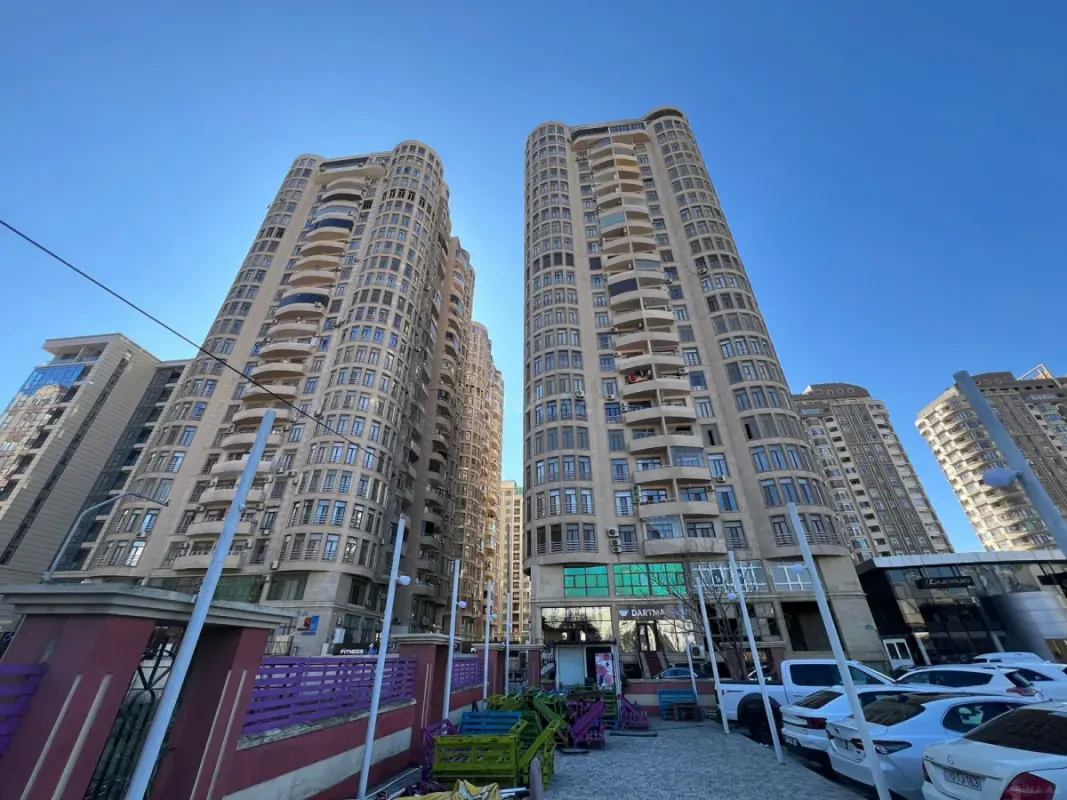 Satılır 3 otaqlı mənzil 226 m²
