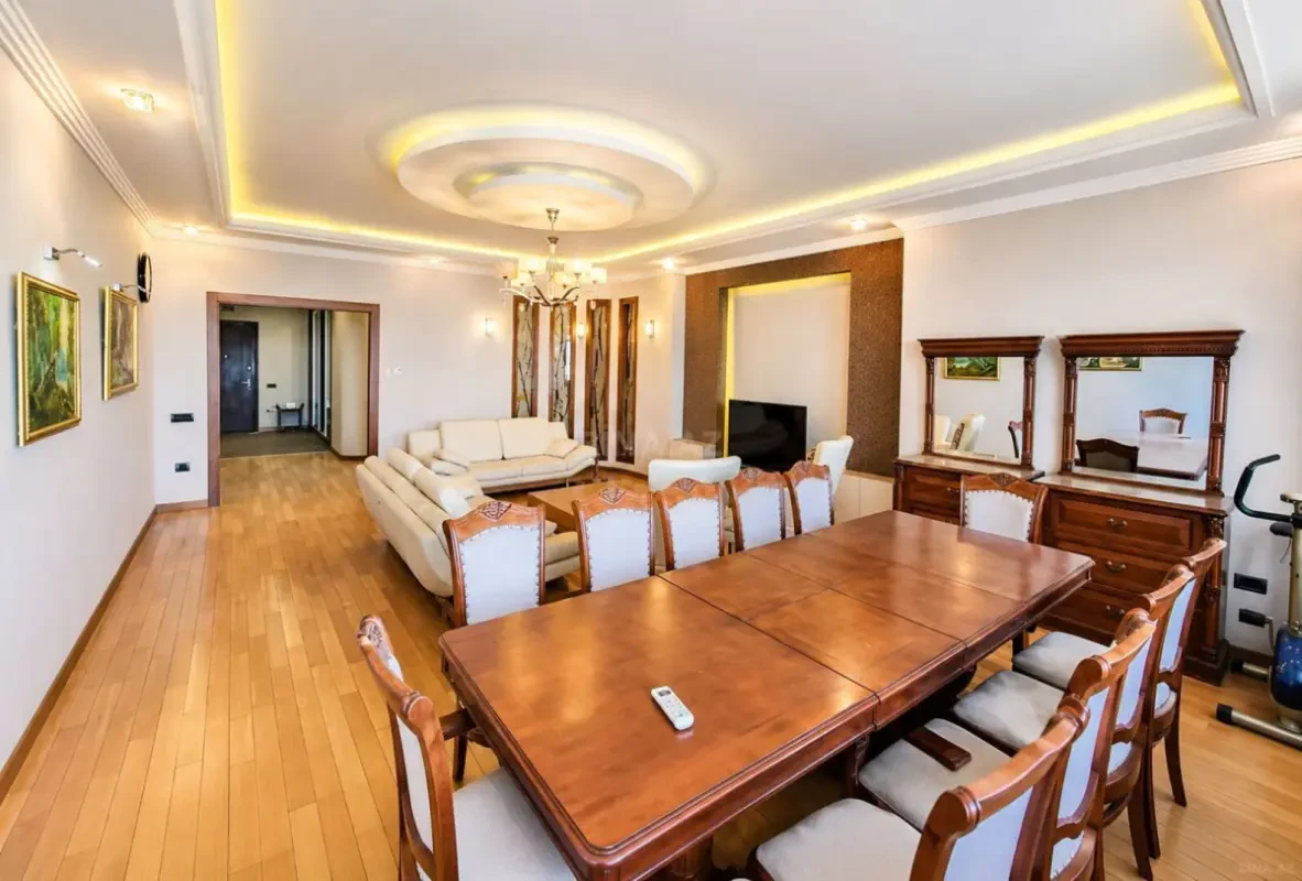 Satılır 4 otaqlı mənzil 201.4 m²