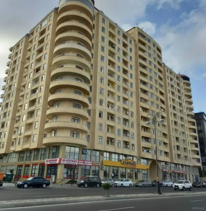 Satılır 3 otaqlı mənzil 147 m²