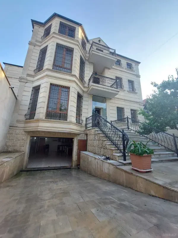 Satılır 7 otaqlı həyət evi 450 m²
