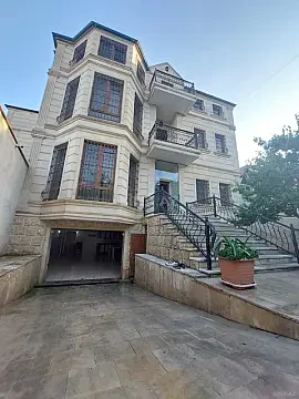 Satılır 7 otaqlı həyət evi 450 m² — Bakı 7 otaq 450.00 m²