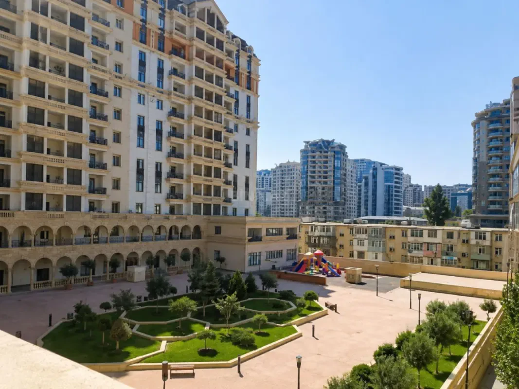 Satılır 4 otaqlı mənzil 210 m²