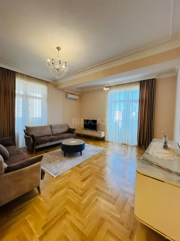 Kirayə verilir 3 otaqlı mənzil 140 m²