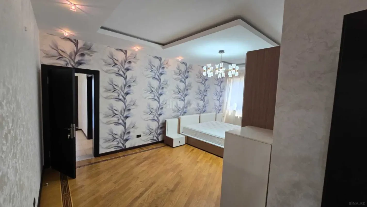 Satılır 4 otaqlı mənzil 165 m²