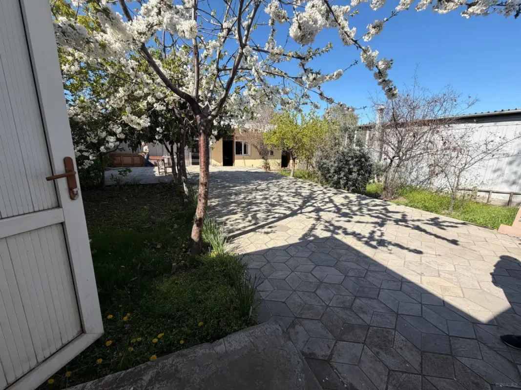 Satılır obyekt 950 m²