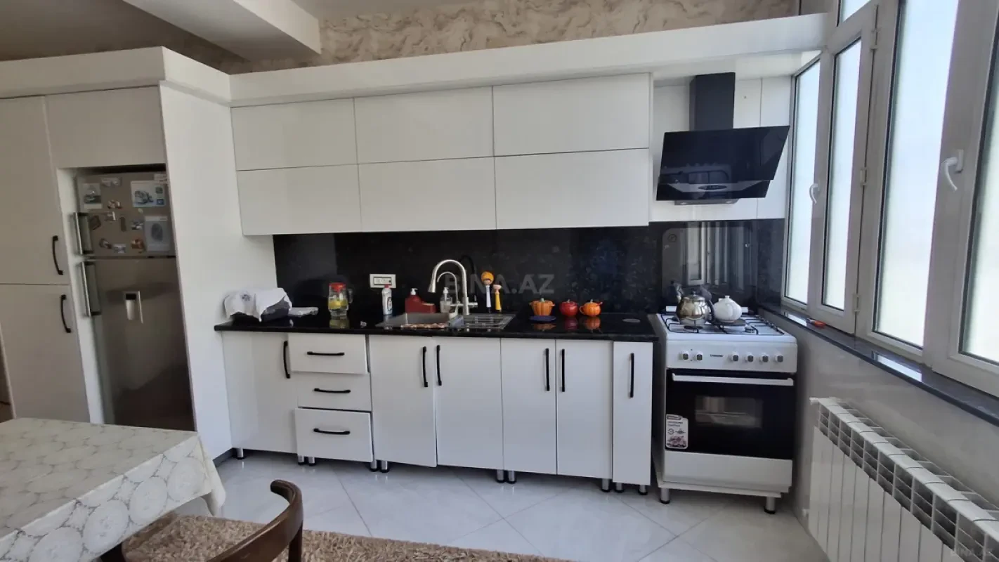 Satılır 5 otaqlı mənzil 187 m²