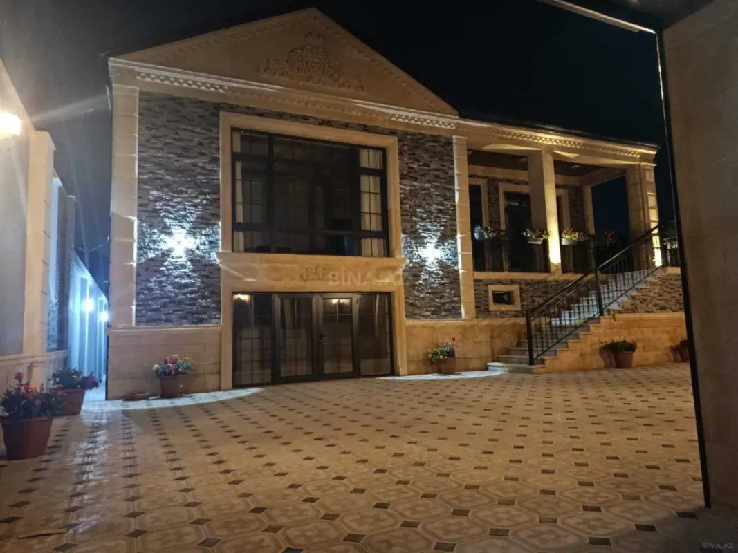 Satılır 7 otaqlı həyət evi 302.7 m²