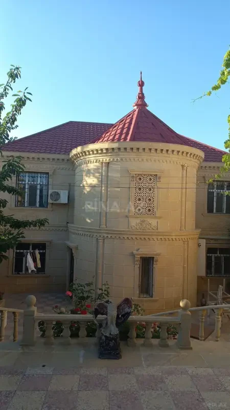 Satılır 8 otaqlı həyət evi 200 m²
