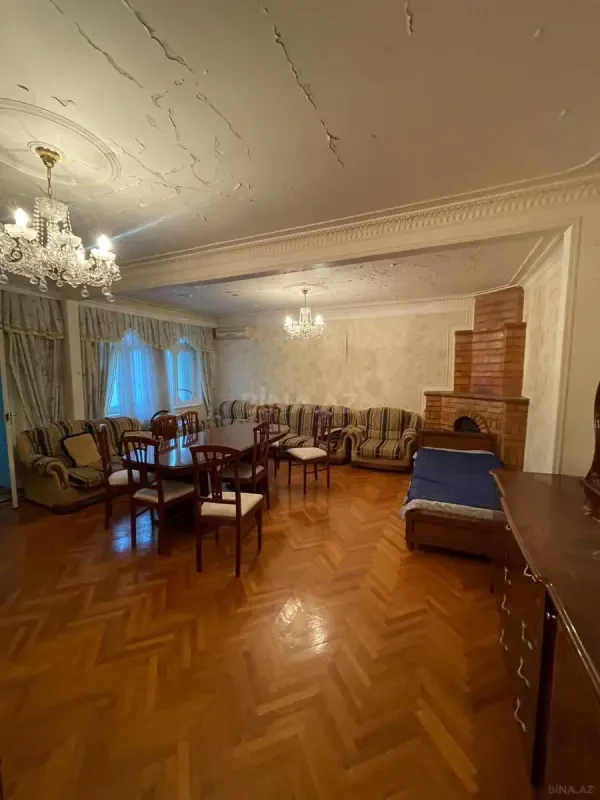 Satılır 5 otaqlı mənzil 130 m²
