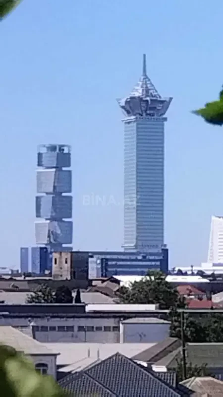Kirayə verilir 8 otaqlı mənzil 100 m²